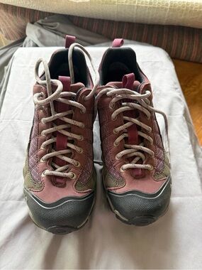 Women’s Athletic Trail Sneakers in Dusty Rose and Olive